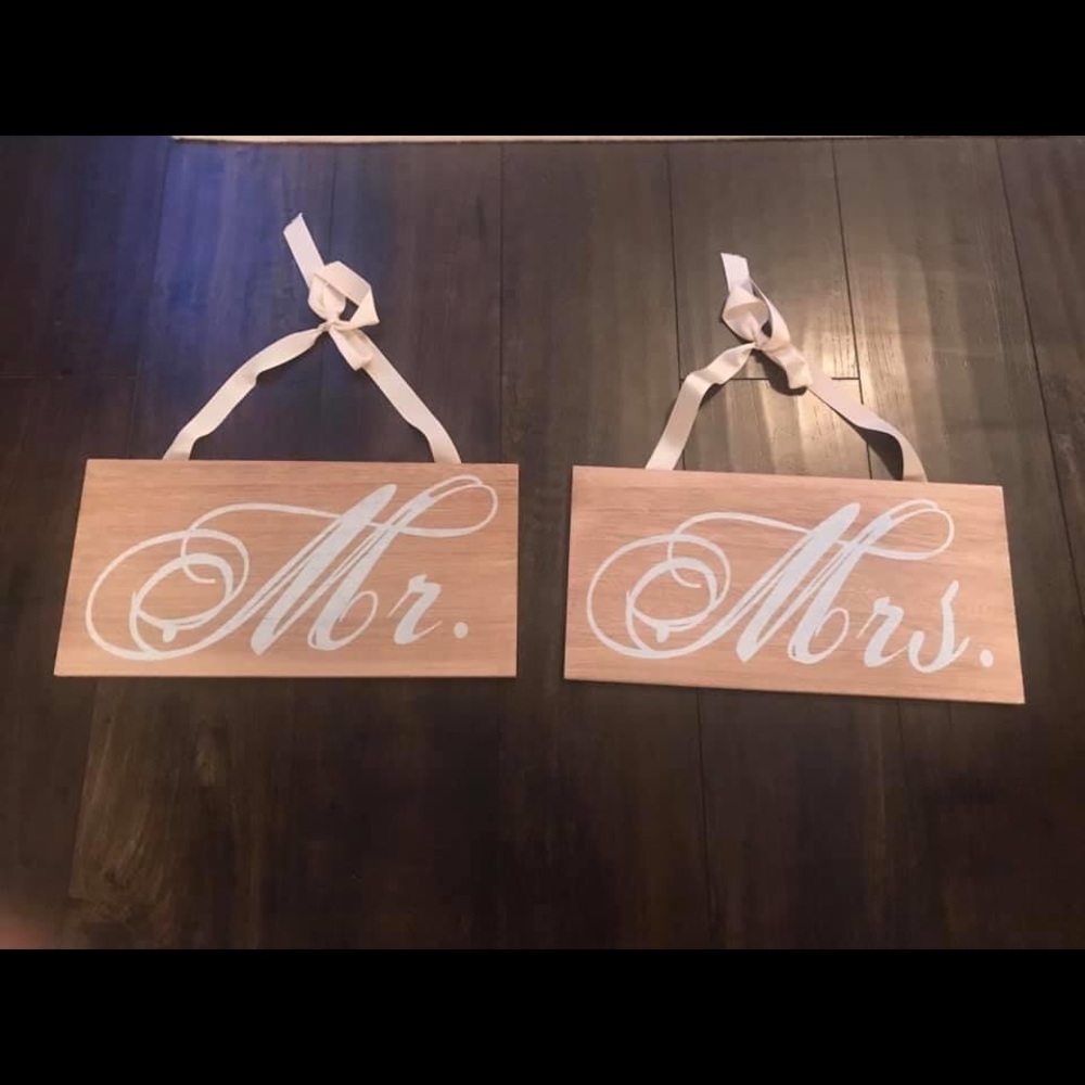 Wedding decor- Mr. & Mrs. wood signs